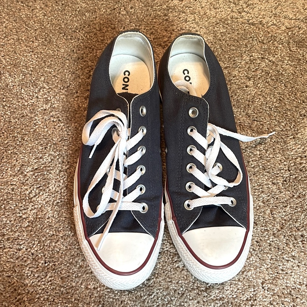 Navy blue converse